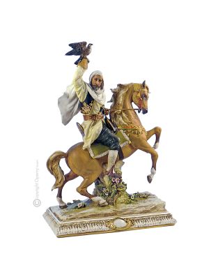 Estatua CAZA CON HALCÓN Estatua Figura de porcelana Capodimonte hecha a mano Made in Italy Altura 57 cm